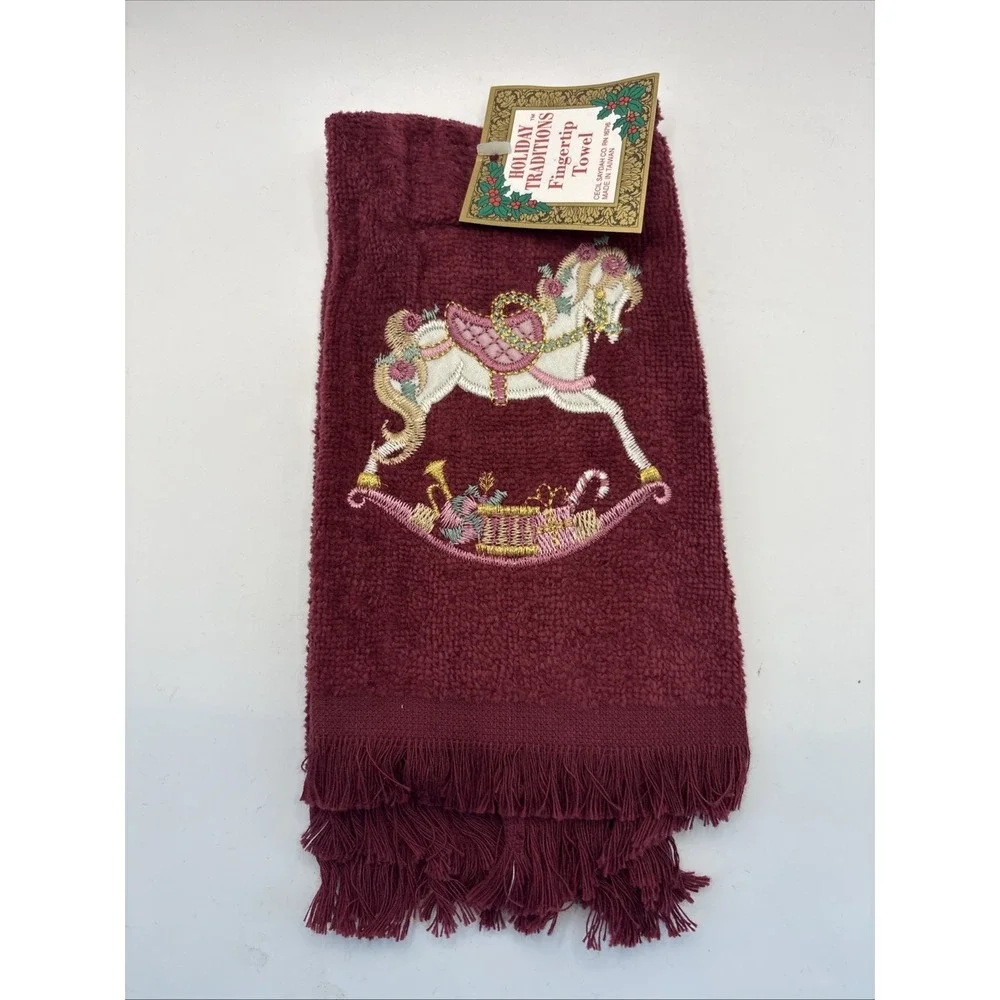 3 Vtg Holiday Traditions Christmas Guest Fingertip Towels Burgundy Fringe NEW‎